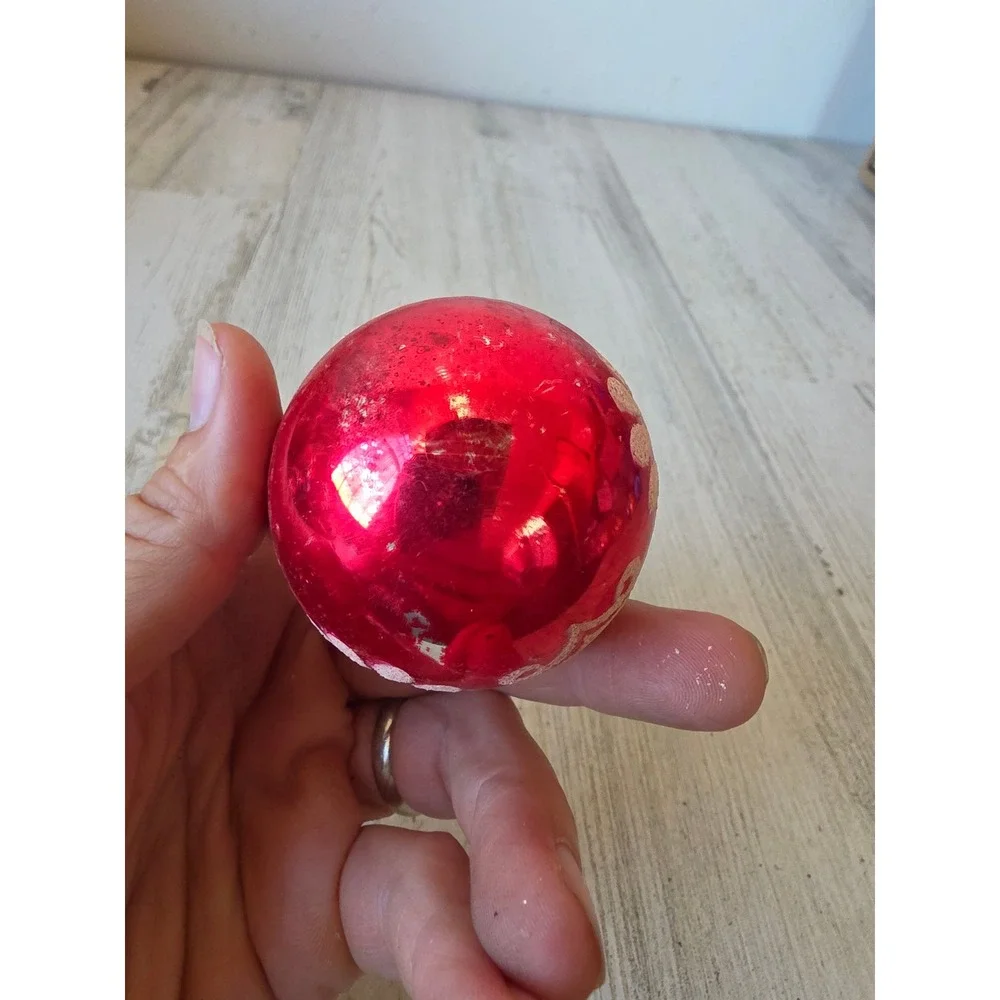 Vintage red stencil Daisy Mica glass ornament Xmas tree